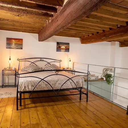 Loft Al Mercato 아파트 *